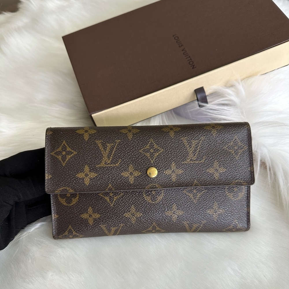 Stunning Brown Monogram Wallet - image 1